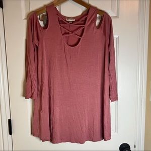 Zenana Outfitters Cold Shoulder Size Large Rayon Tunic.